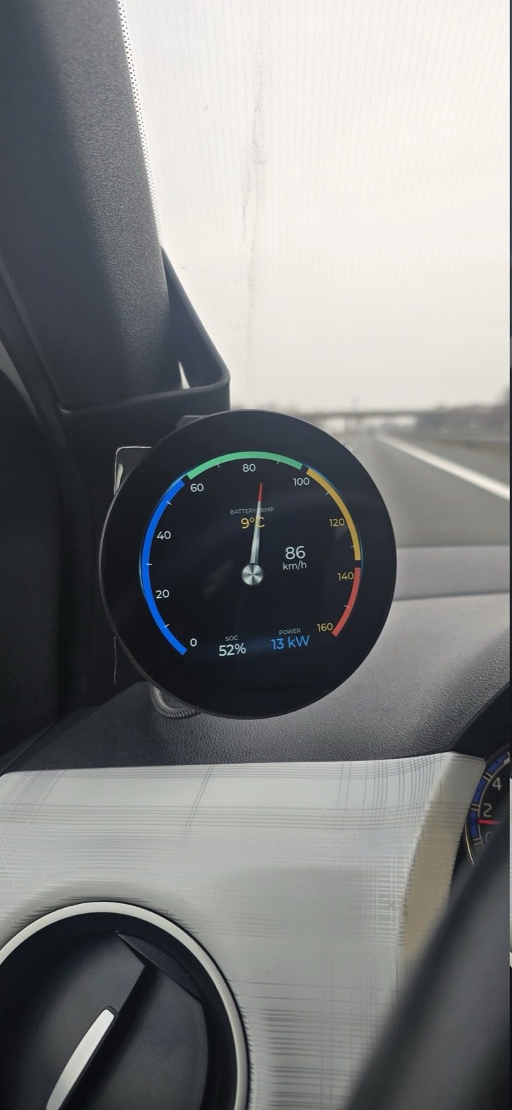 Round CarScreen display mounted in a Seat Mii while driving